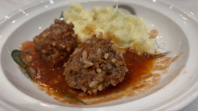 Porcupines (Meatballs &Rice) With Mashed Potatoes